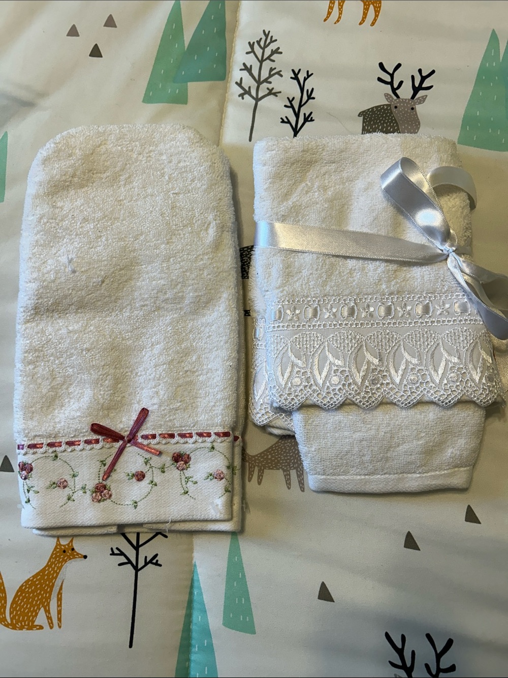 White Decorative Hand Towel Sets with Ribbon and Lace